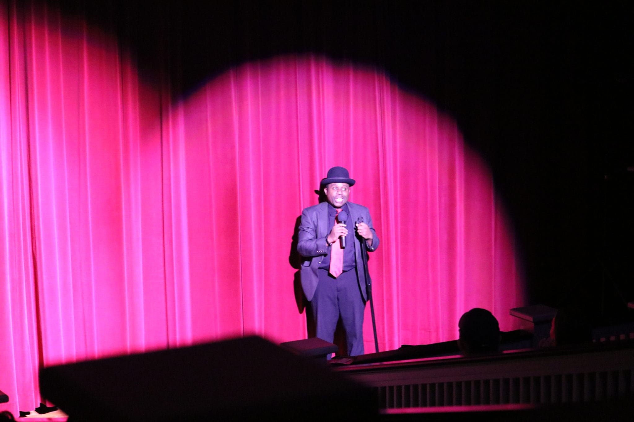 the-top-10-types-of-magic-tricks-magicians-perform-onstage